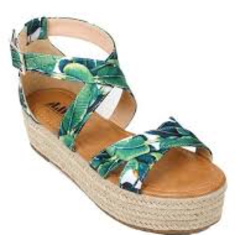 Kelsea Flatform Sandals NWT